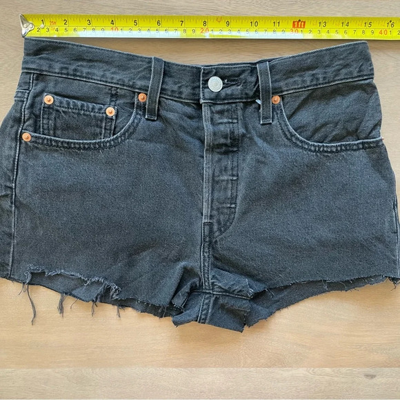 Levi's Black Women's Jean Short Shorts - Picture 7 of 9